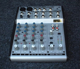 BEHRINGER_UB802